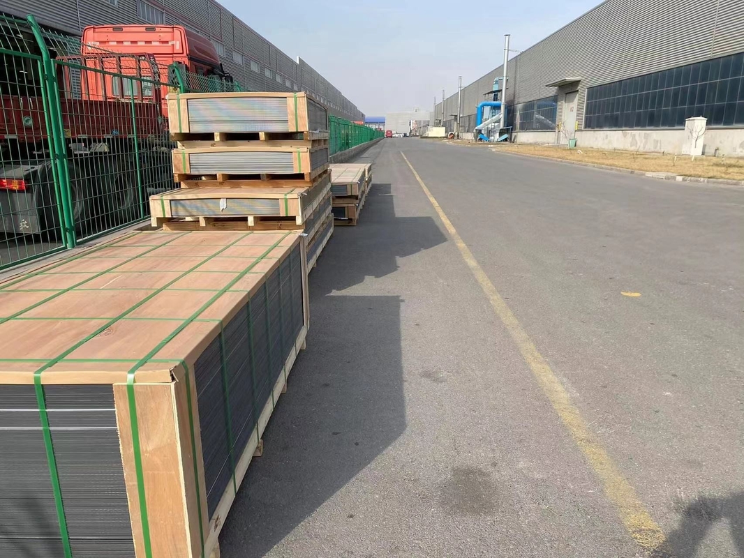 Bảng kết hợp nhôm chống cháy với lớp phủ PVDF và sơn nano tự làm sạch cho độ bền và tuổi thọ tuyệt vời