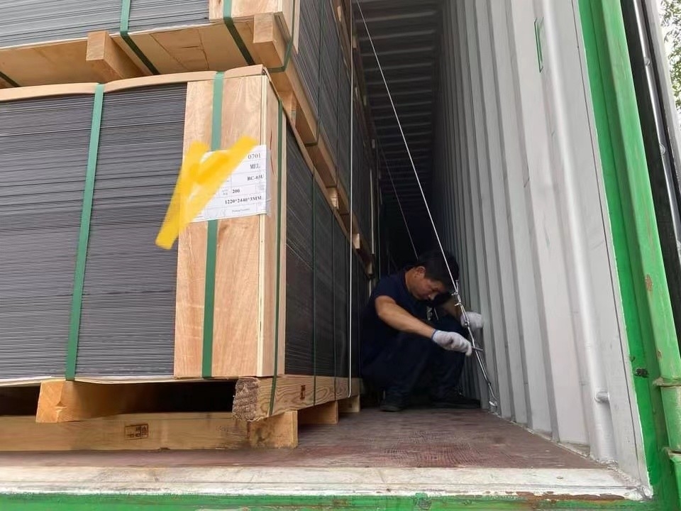 Tấm nhựa composite nhôm 6mm hoàn thiện bằng gỗ để trang trí nội thất