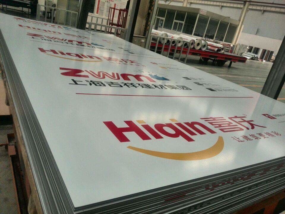 OEM bảo vệ phim nhôm bảng kết hợp với độ sáng cao và 0.022mm-0.050mm độ dày cuộn Alu