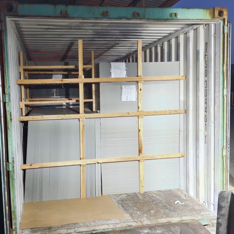 Bảng tổng hợp nhôm chống cháy nhẹ với lớp phủ PVDF và lớp phủ Nano-PVDF để dễ dàng lắp đặt và bảo trì