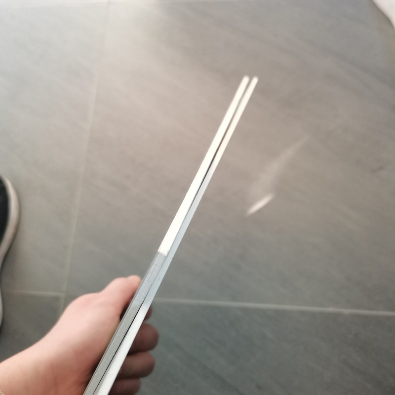 Bảng tổng hợp nhôm chống cháy nhẹ với lớp phủ PVDF và lớp phủ Nano-PVDF để dễ dàng lắp đặt và bảo trì