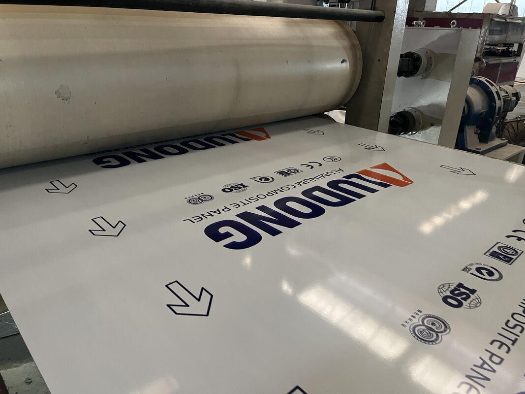 FR A2 lớp PVDF phủ chống cháy ALUDONG Aluminium Composite Panel Độ dày 4mm cho tòa nhà