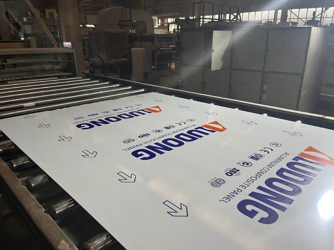 FR A2 lớp PVDF phủ chống cháy ALUDONG Aluminium Composite Panel Độ dày 4mm cho tòa nhà